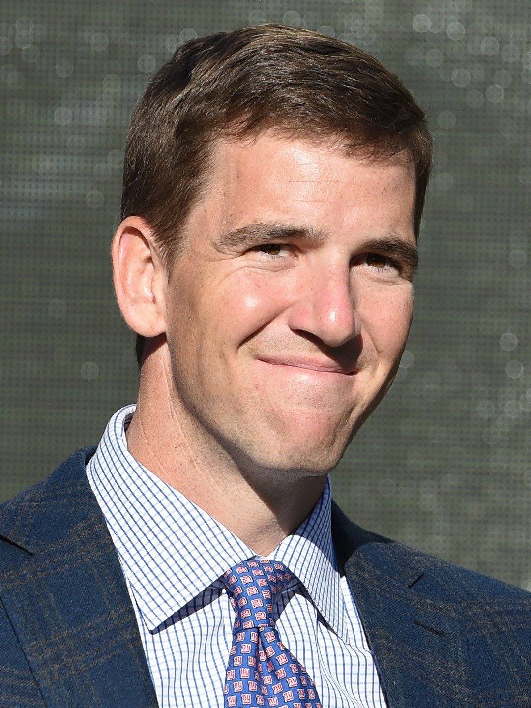 How tall is Eli Manning?